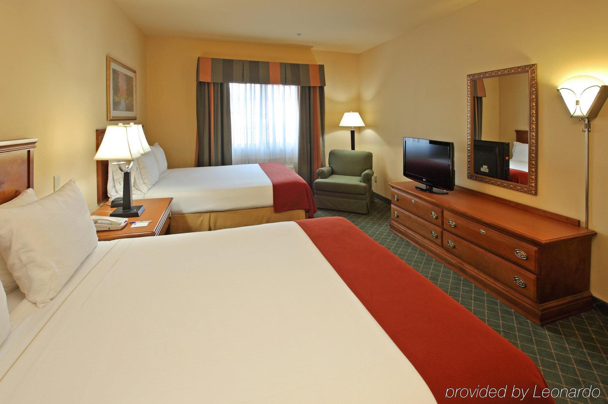 Holiday Inn Express & Suites Magnolia-Lake Columbia Bilik gambar