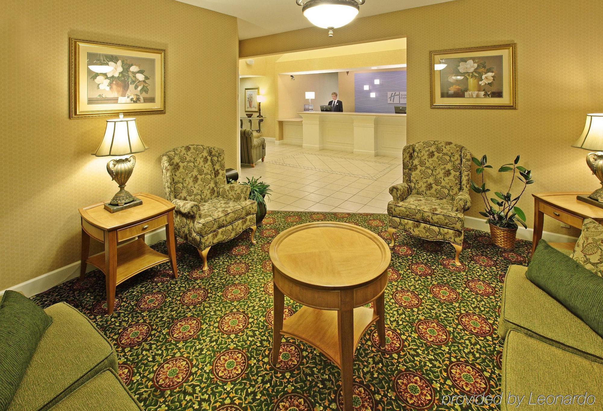 Holiday Inn Express & Suites Magnolia-Lake Columbia Dalaman gambar